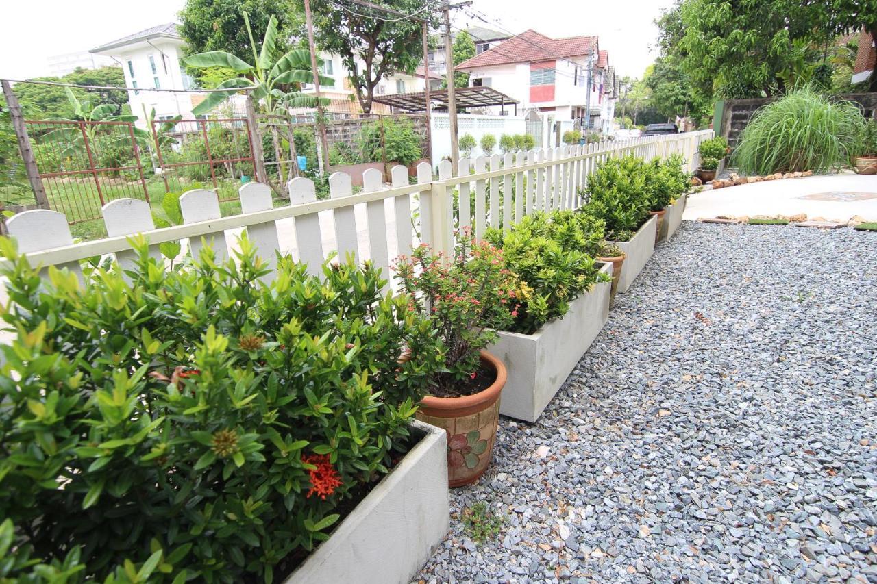 Apartamento Bann In Suan Bangkok Exterior foto